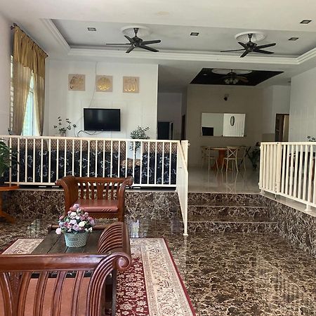 Leissa Homestay Ayer Hitam Εξωτερικό φωτογραφία