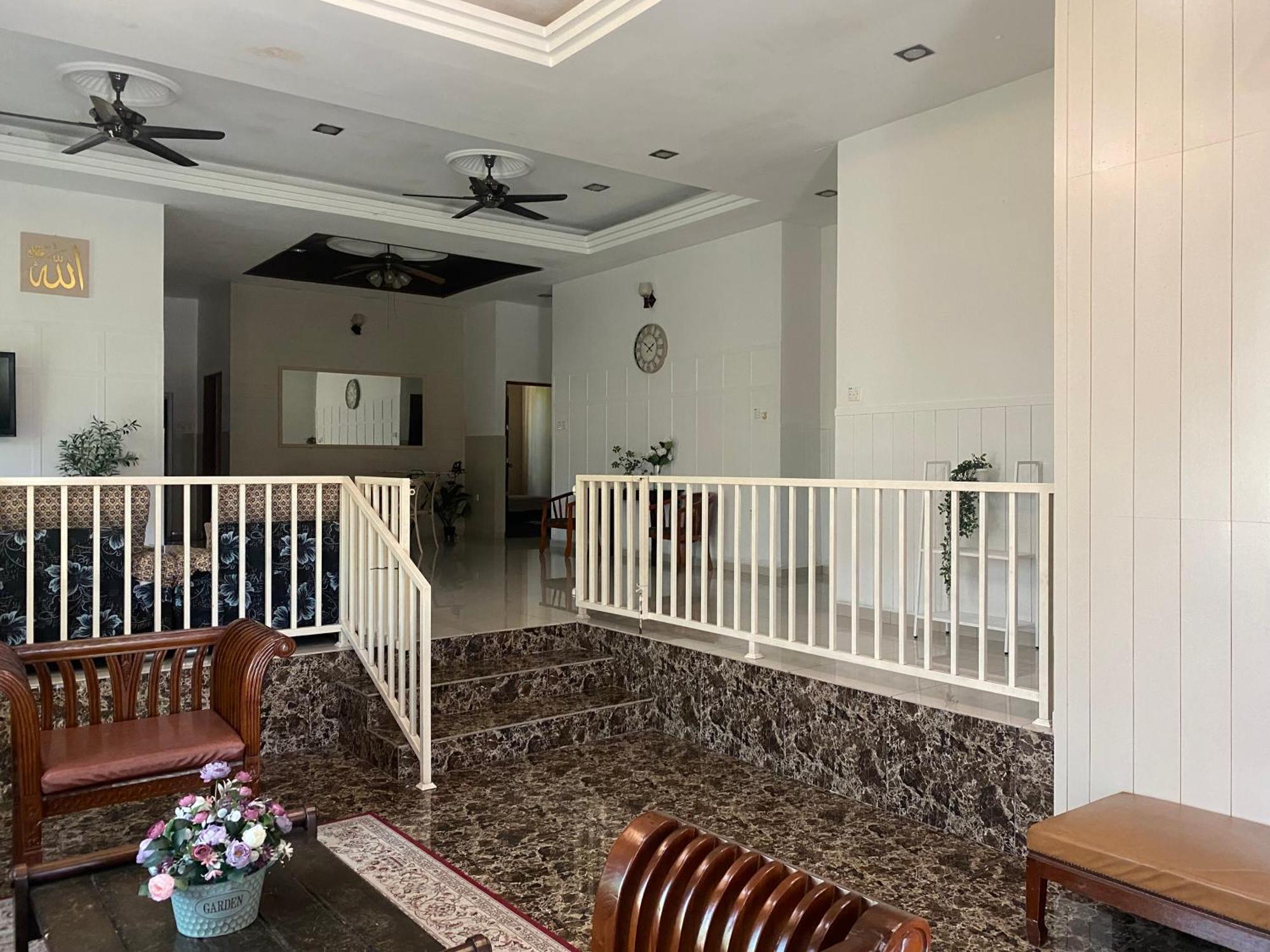 Leissa Homestay Ayer Hitam Εξωτερικό φωτογραφία