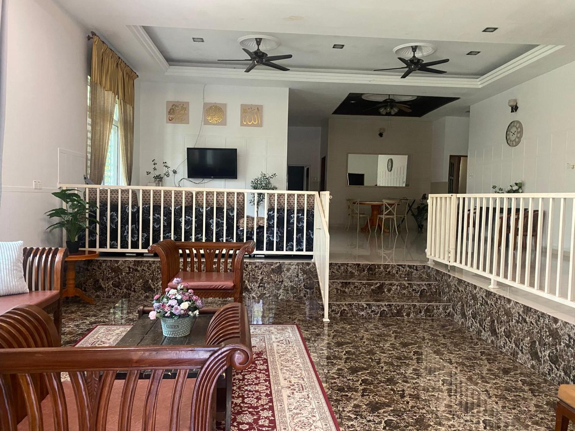 Leissa Homestay Ayer Hitam Εξωτερικό φωτογραφία