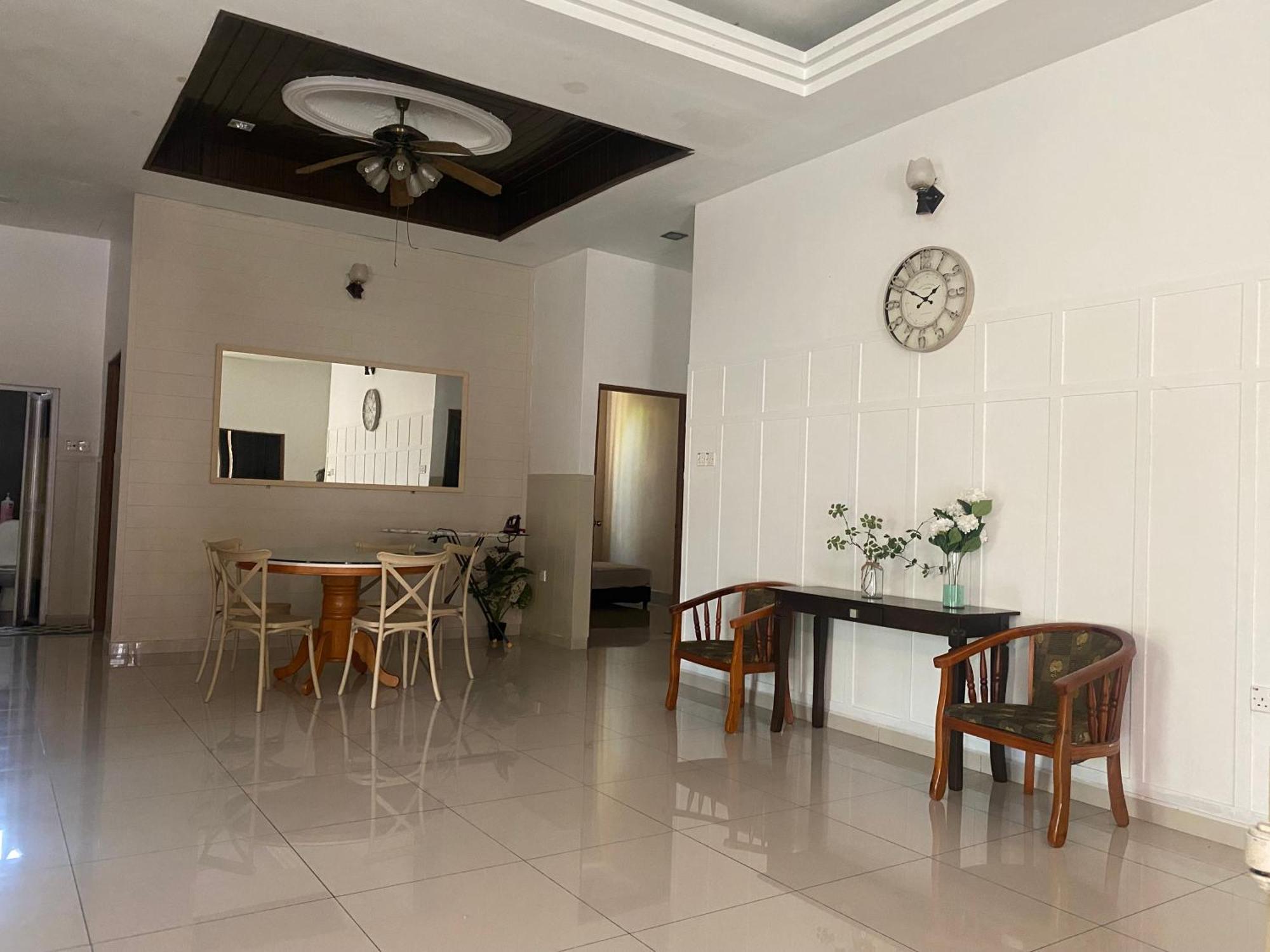 Leissa Homestay Ayer Hitam Εξωτερικό φωτογραφία
