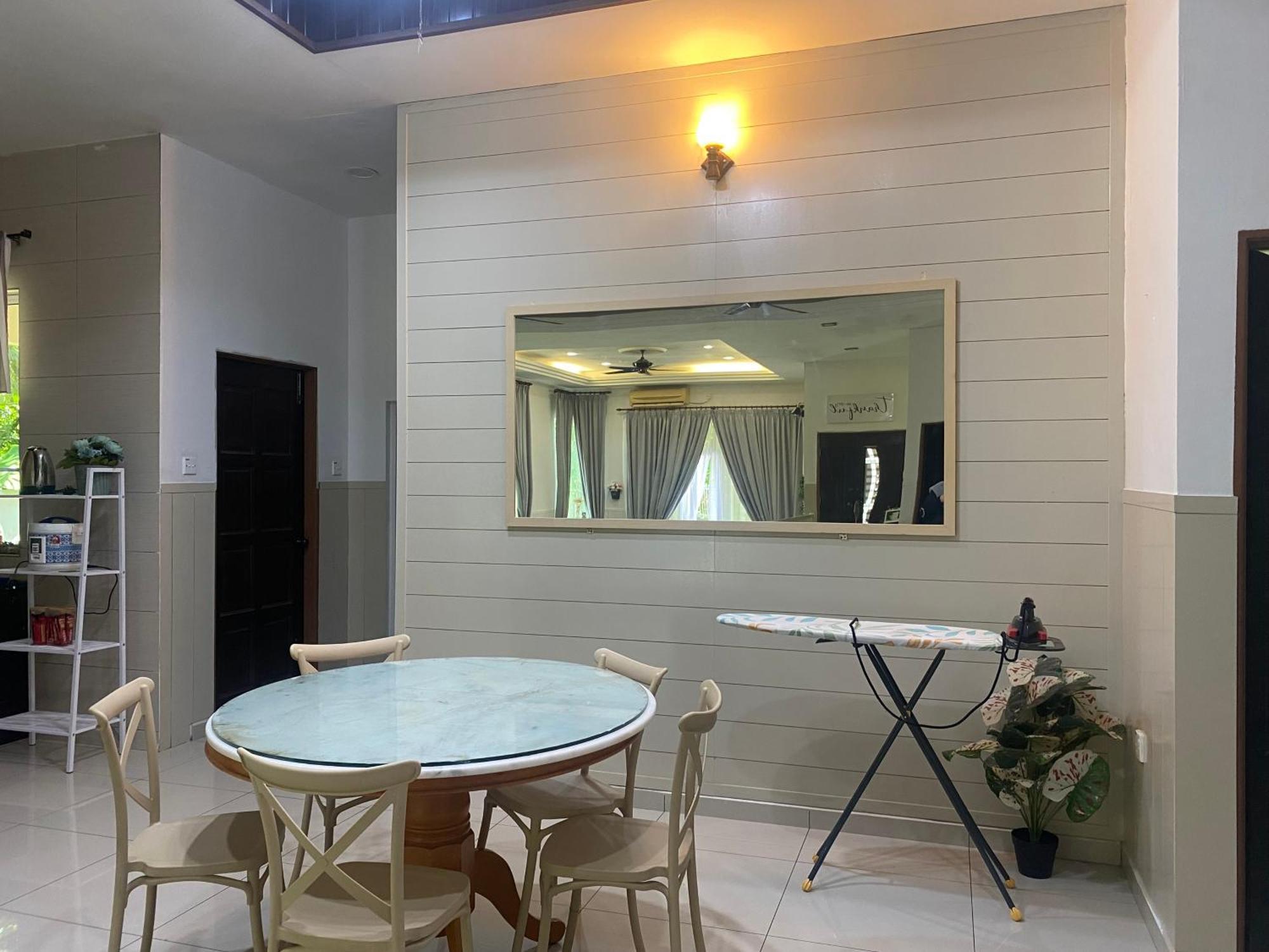 Leissa Homestay Ayer Hitam Εξωτερικό φωτογραφία